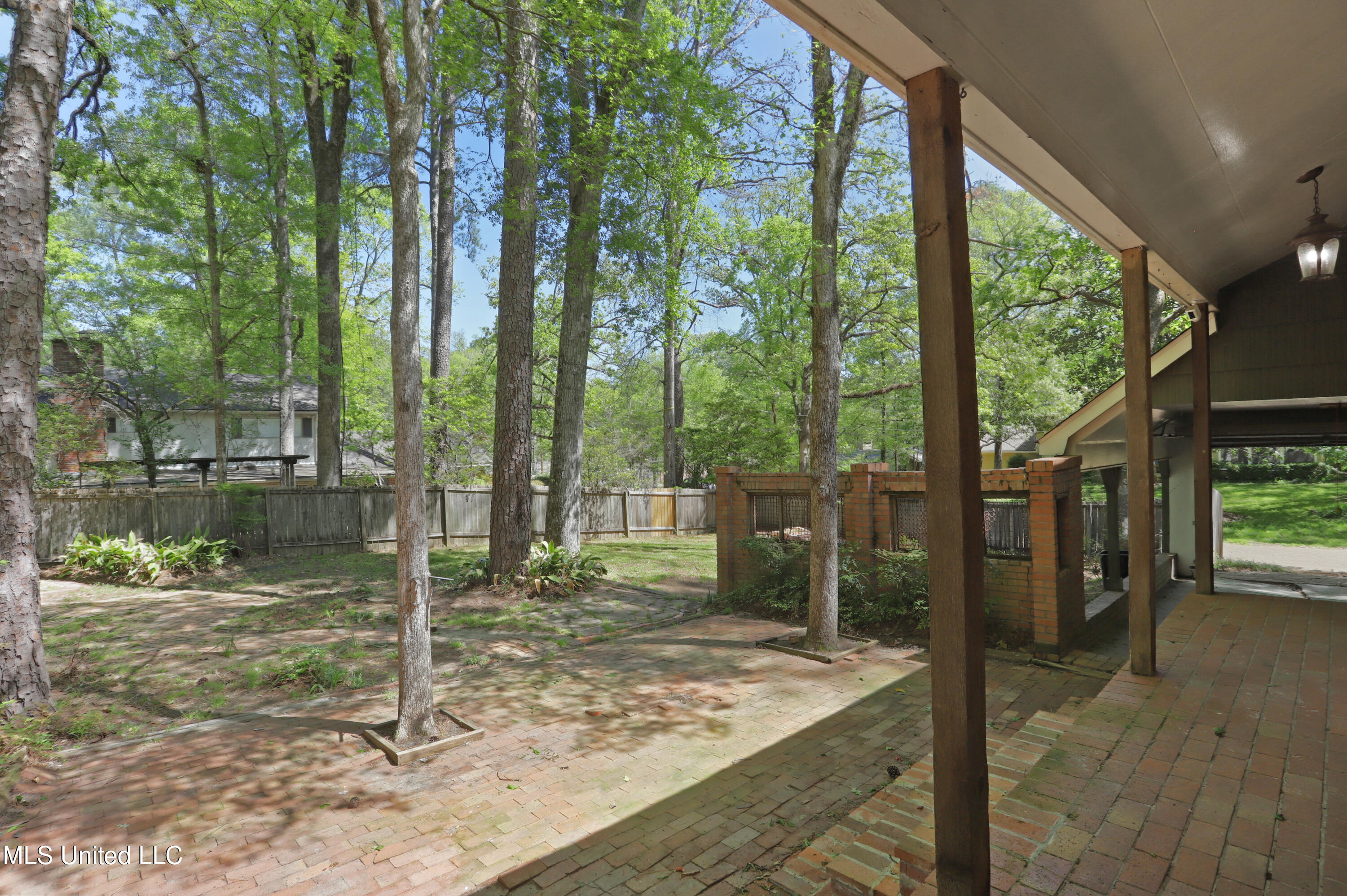 1822 Hillview Drive Jackson, MS 39211 - Photo 3 of 14 Back porch