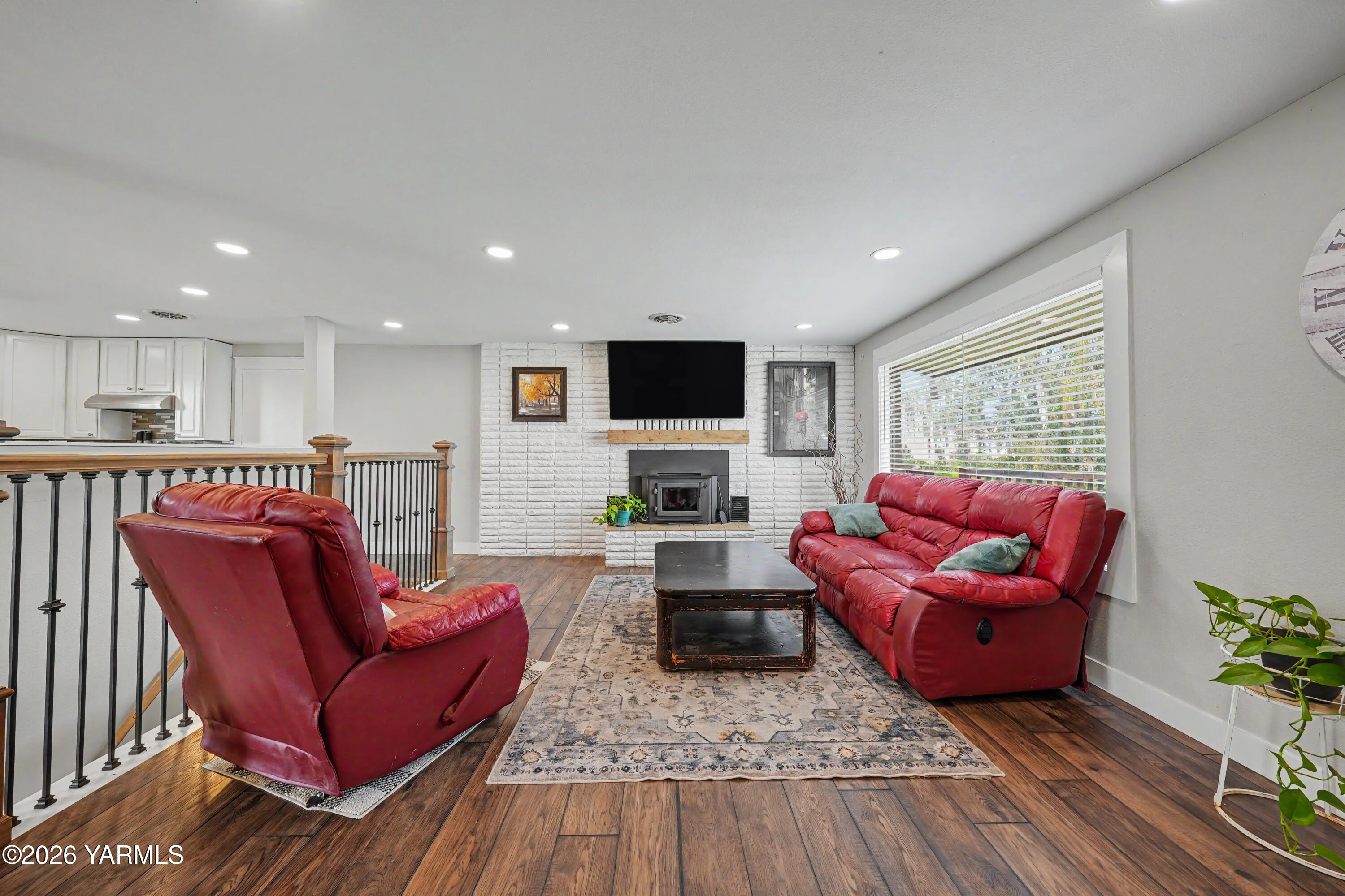 270 Westridge Road Selah, WA 98942 - Photo 18 of 66 18_living-room