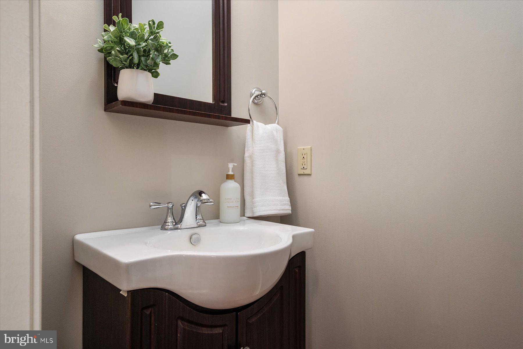 1323 Harbor Road Annapolis, MD 21403 - Photo 12 of 50 First Floor Powder Room
