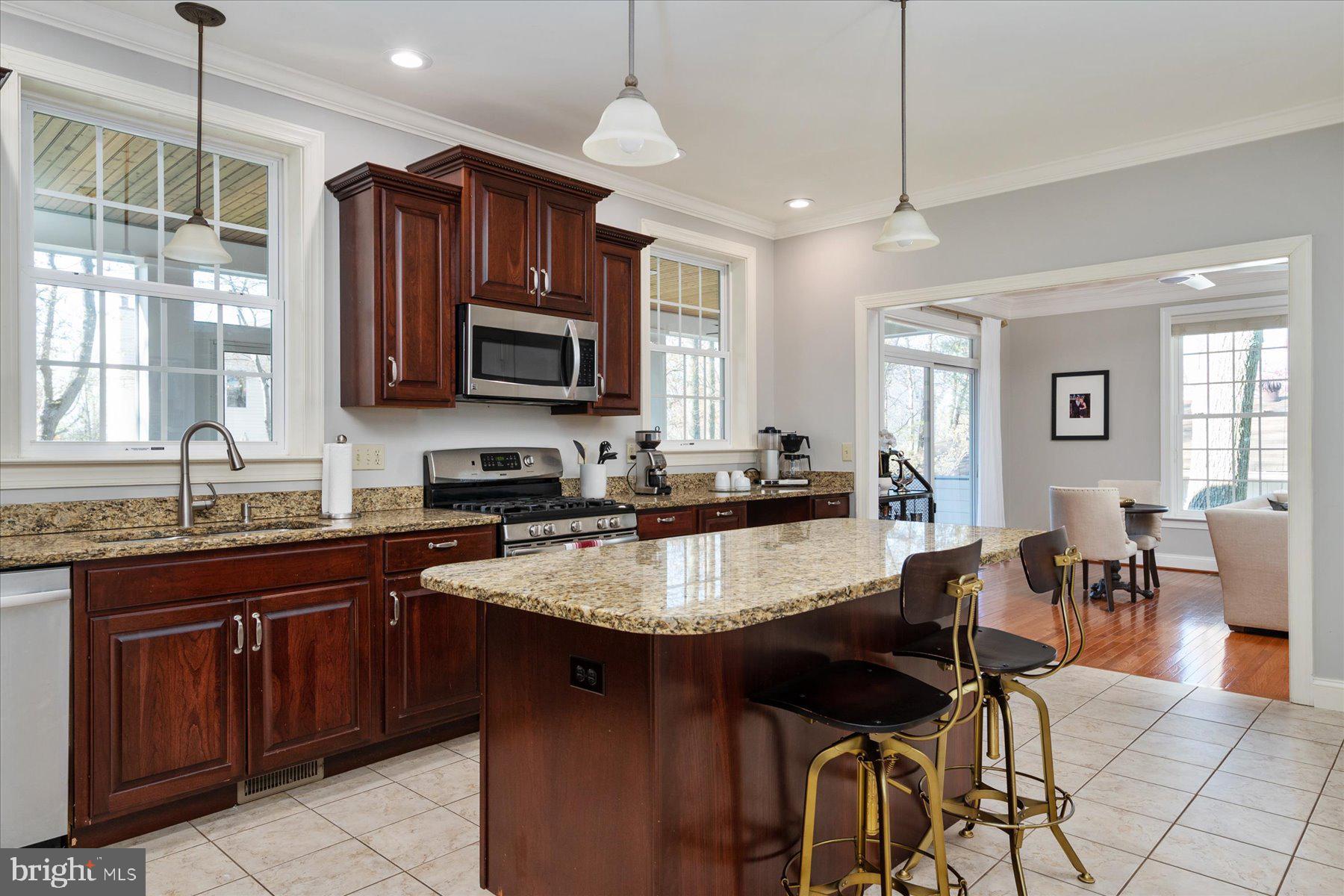 1323 Harbor Road Annapolis, MD 21403 - Photo 14 of 50 Room for the chef and guests