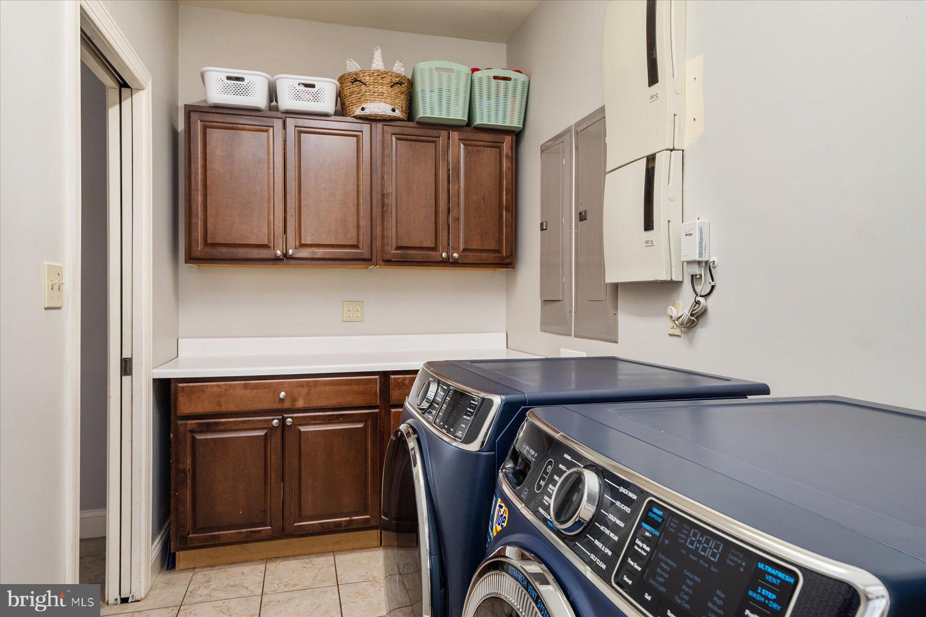 1323 Harbor Road Annapolis, MD 21403 - Photo 16 of 50 Mudroom/laundry/butlers pantry