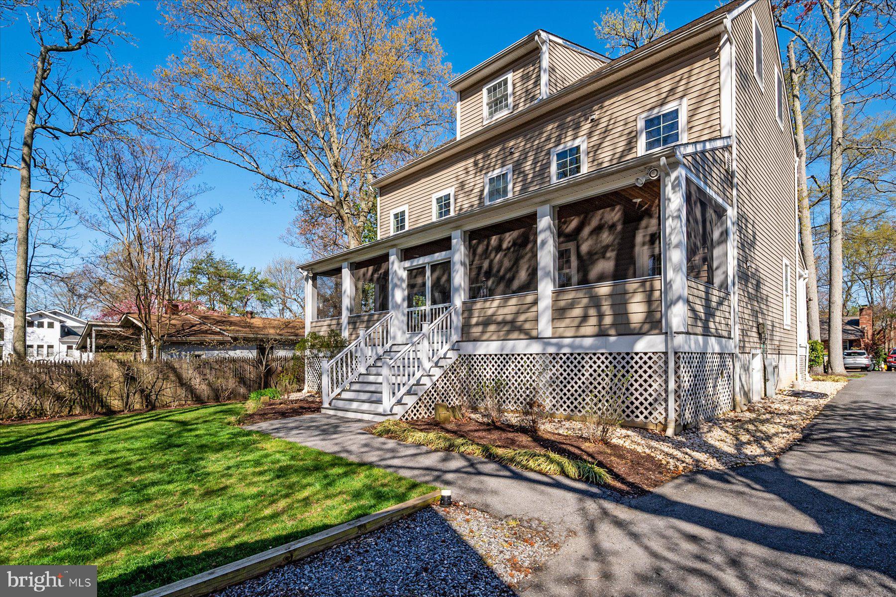 1323 Harbor Road Annapolis, MD 21403 - Photo 17 of 50 Full width screen porch