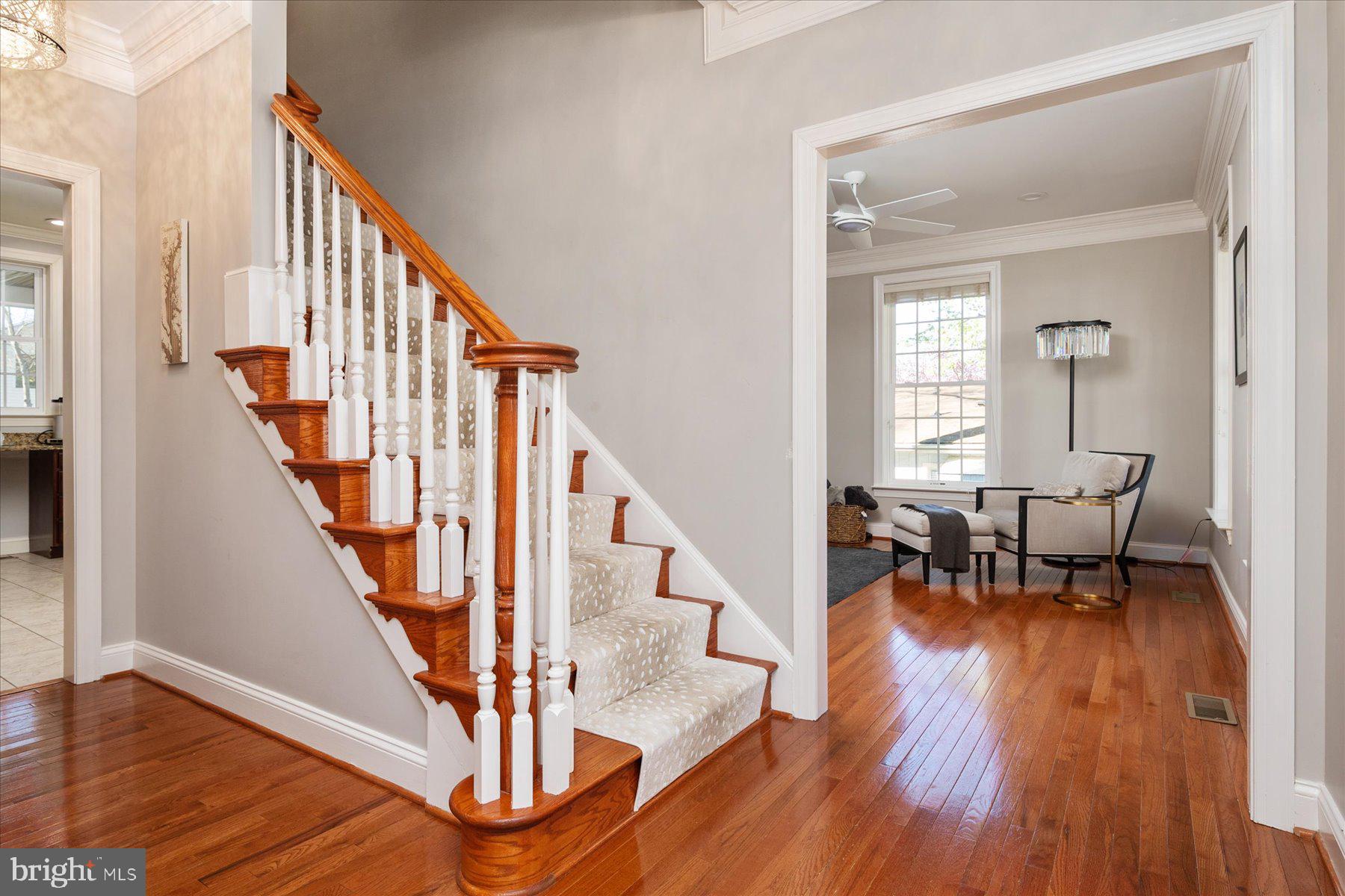 1323 Harbor Road Annapolis, MD 21403 - Photo 21 of 50 Elegant stairs