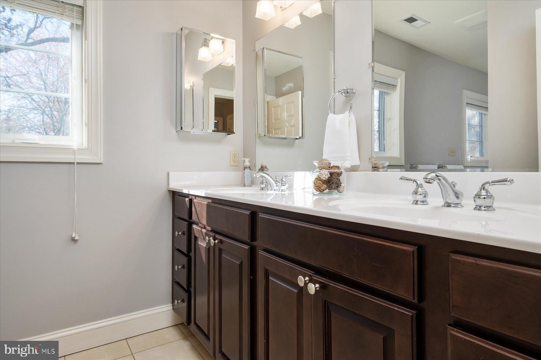 1323 Harbor Road Annapolis, MD 21403 - Photo 26 of 50 Large master bath