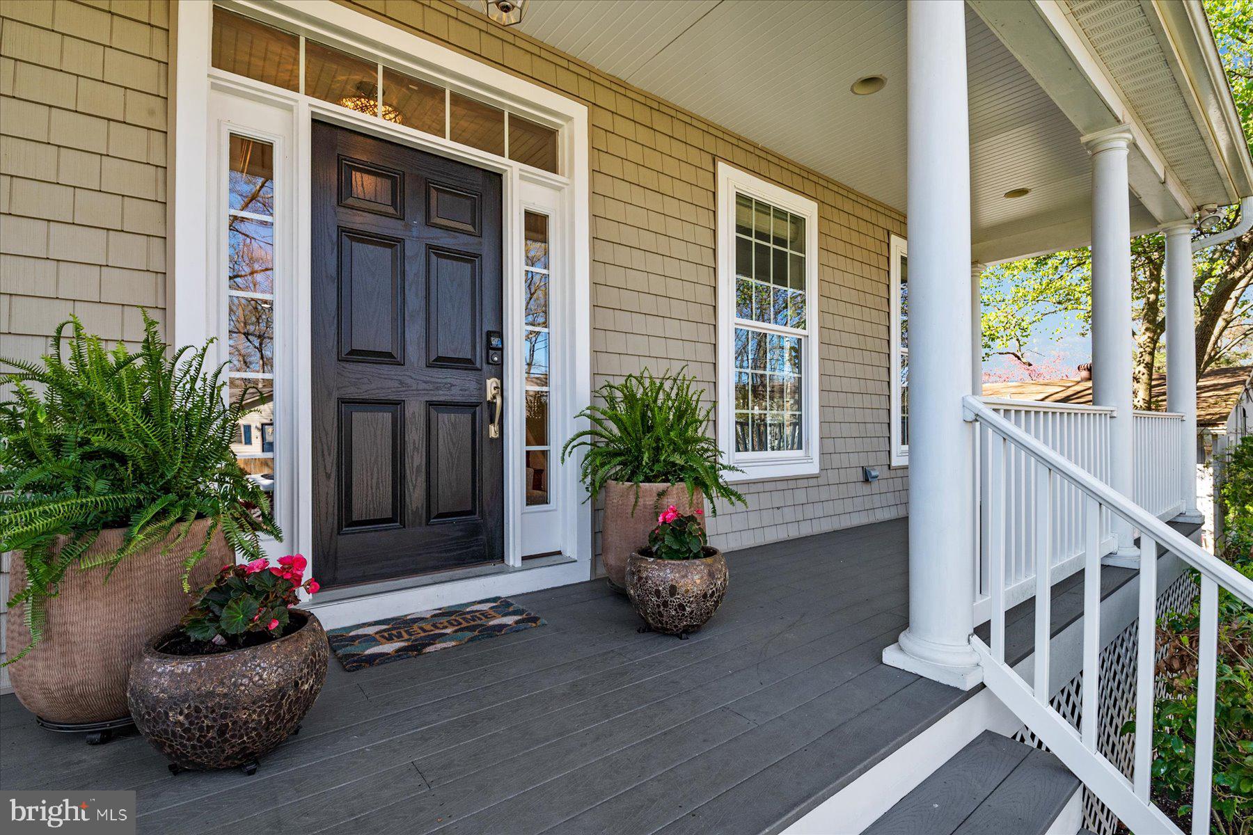 1323 Harbor Road Annapolis, MD 21403 - Photo 5 of 50 Welcoming front porch