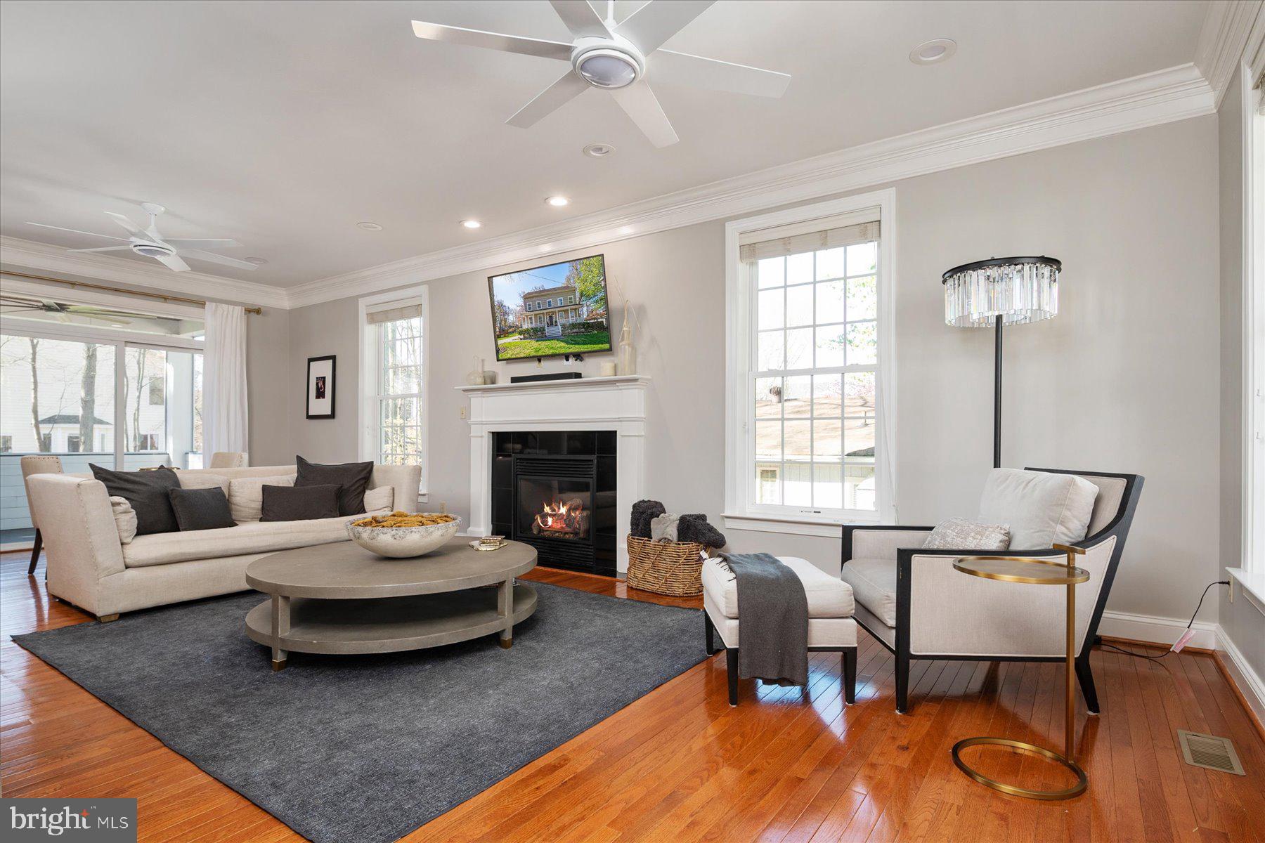 1323 Harbor Road Annapolis, MD 21403 - Photo 8 of 50 Hardwood Floors