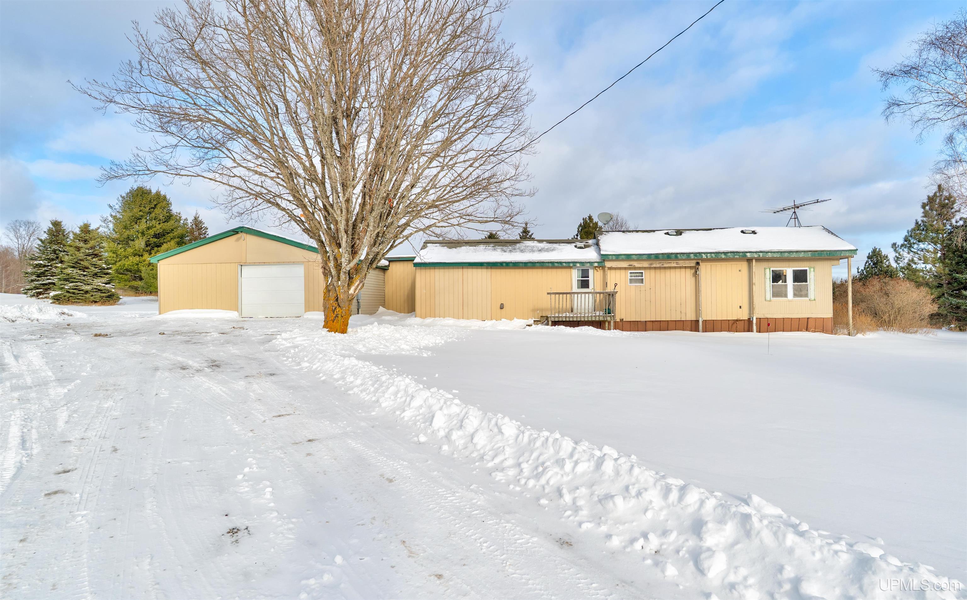 3640 Quarry Road Gulliver, MI 49840 - Photo 2 of 39 Gallery Image 2