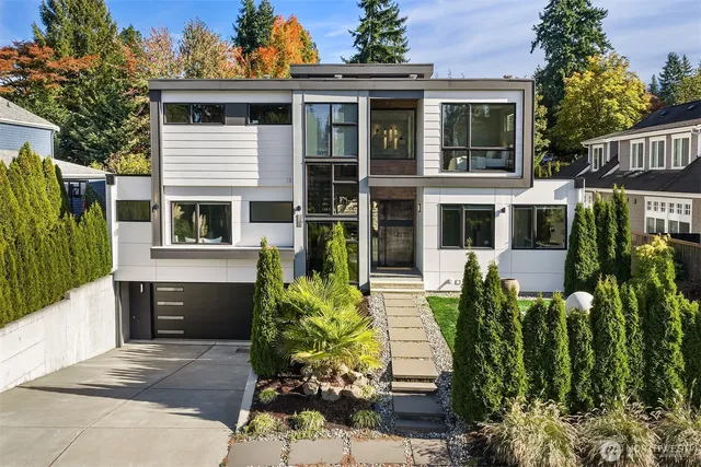 $3,898,000 | 3108 92nd Avenue Northeast, Clyde Hill, WA 98004