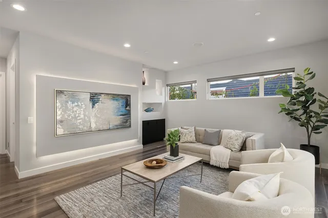 $3,898,000 | 3108 92nd Avenue Northeast, Clyde Hill, WA 98004