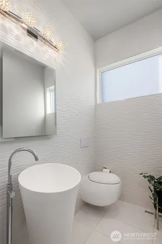 $3,898,000 | 3108 92nd Avenue Northeast, Clyde Hill, WA 98004