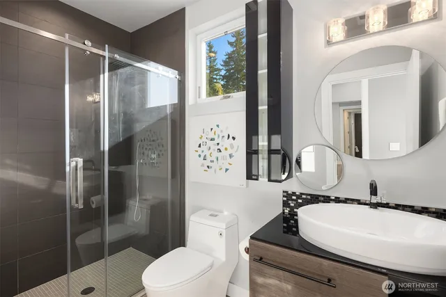 $3,898,000 | 3108 92nd Avenue Northeast, Clyde Hill, WA 98004