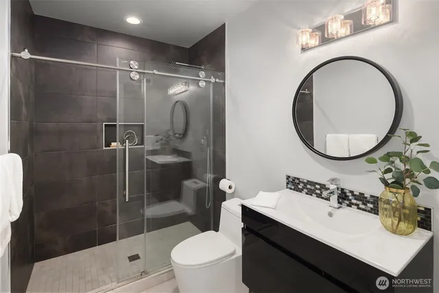 $3,898,000 | 3108 92nd Avenue Northeast, Clyde Hill, WA 98004