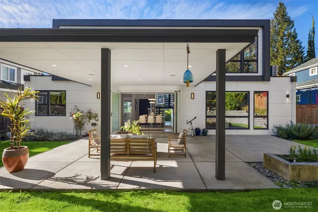 $3,898,000 | 3108 92nd Avenue Northeast, Clyde Hill, WA 98004