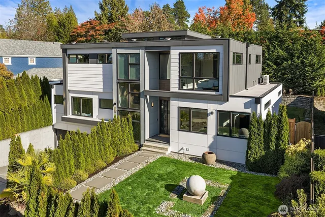 $3,898,000 | 3108 92nd Avenue Northeast, Clyde Hill, WA 98004