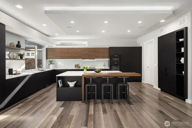 $3,898,000 | 3108 92nd Avenue Northeast, Clyde Hill, WA 98004