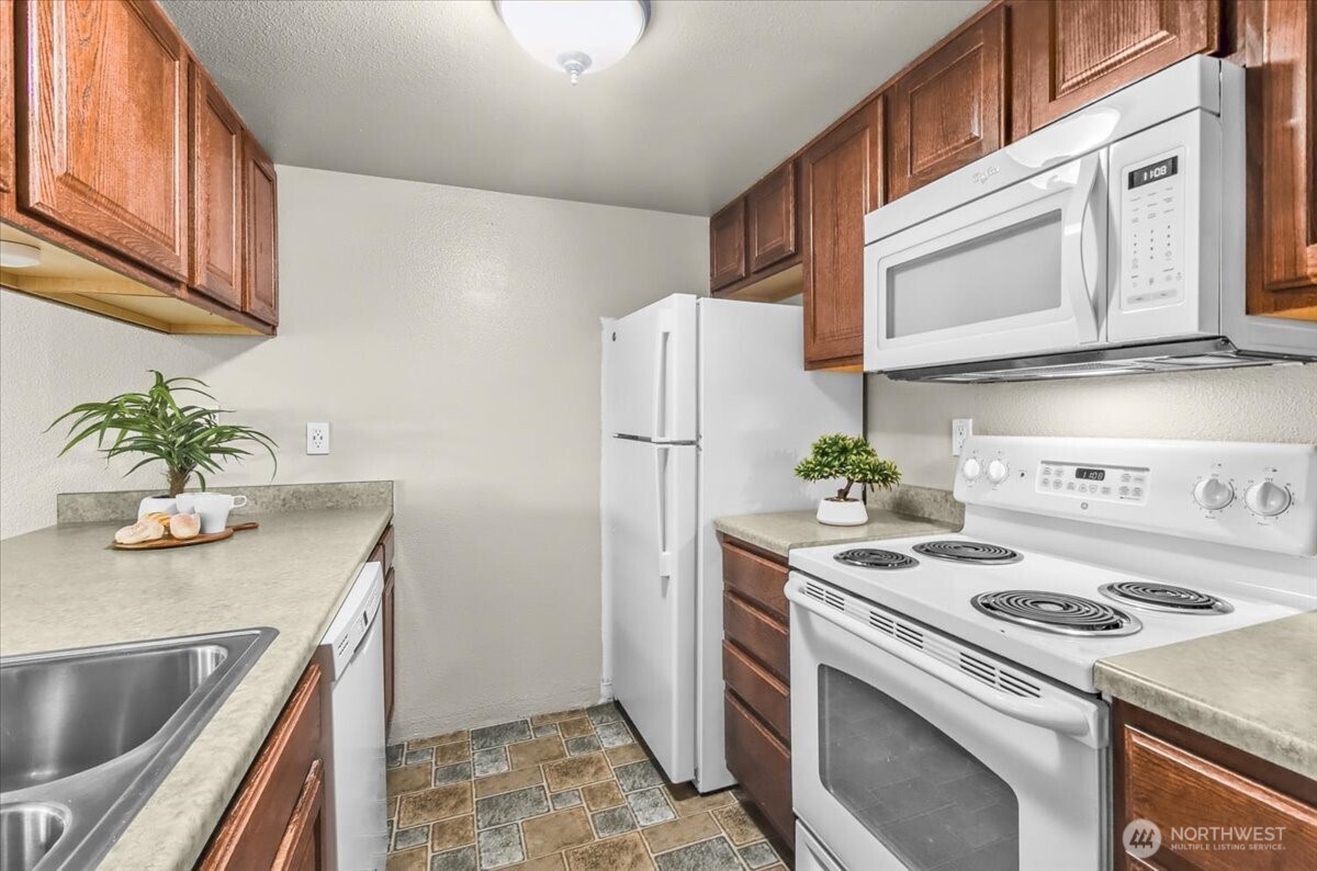 13013 East Gibson Road, Unit M223 Everett, WA 98204 - Photo 6 of 26 Gallery Image 6