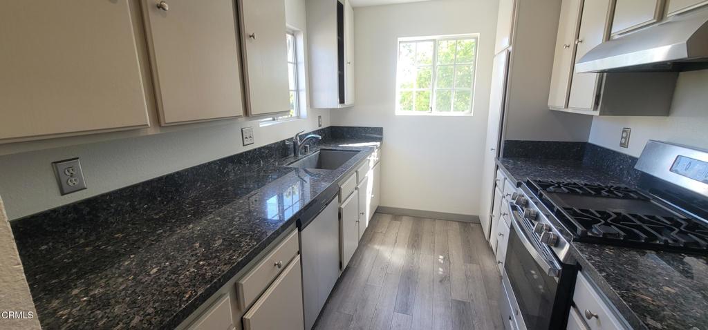 2077 Blackberry Circle Oxnard, CA 93036 - Photo 6 of 20 a kitchen with granite countertop a stove and a sink