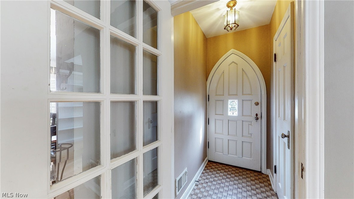 2604 Dysart Road Cleveland, OH 44118 - Photo 2 of 31 Gallery Image 2