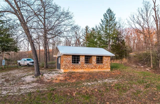$185,000 | 382 State Hwy V, Steelville, MO 65566