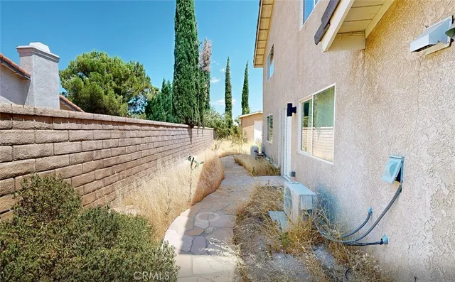 $2,650 | 5637 Redwood Avenue, Unit B, Palmdale, CA 93551