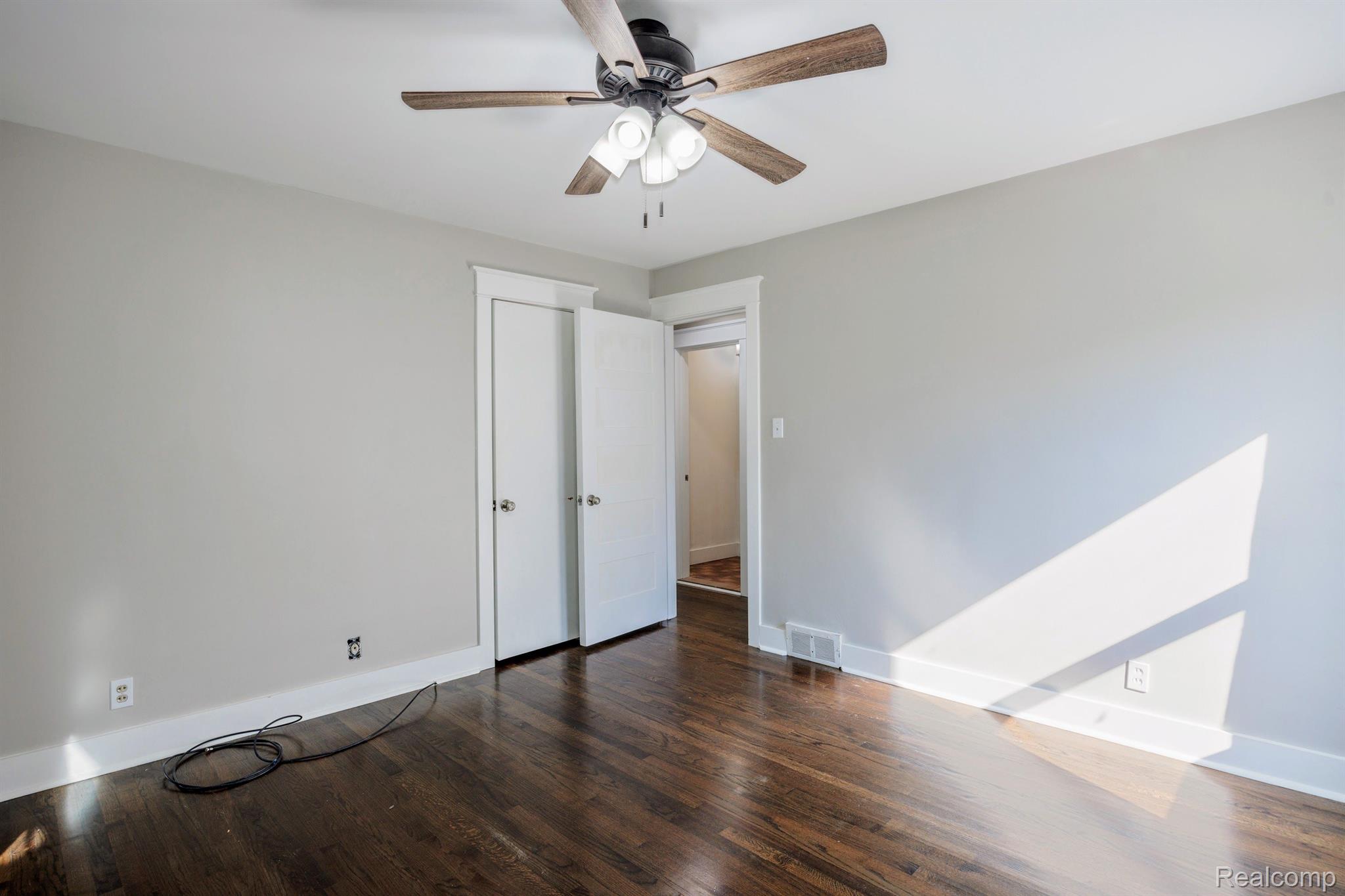 1190 Torrey Road Grosse Pointe, MI 48236 - Photo 17 of 45 First floor southeast bedroom (front of house)