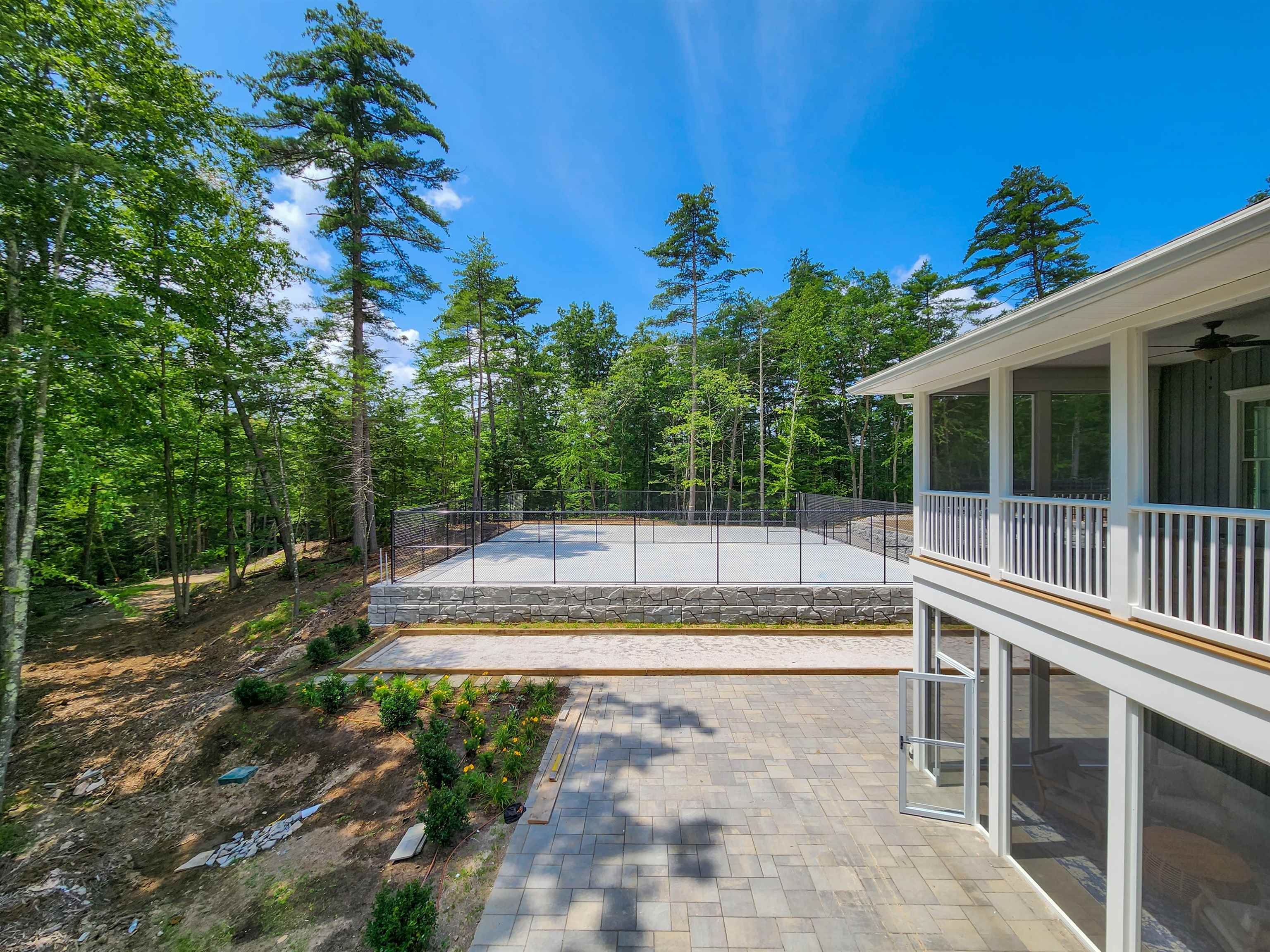 55 The Cliffs, Unit 55 Auburn, NH 03032 - Photo 37 of 44