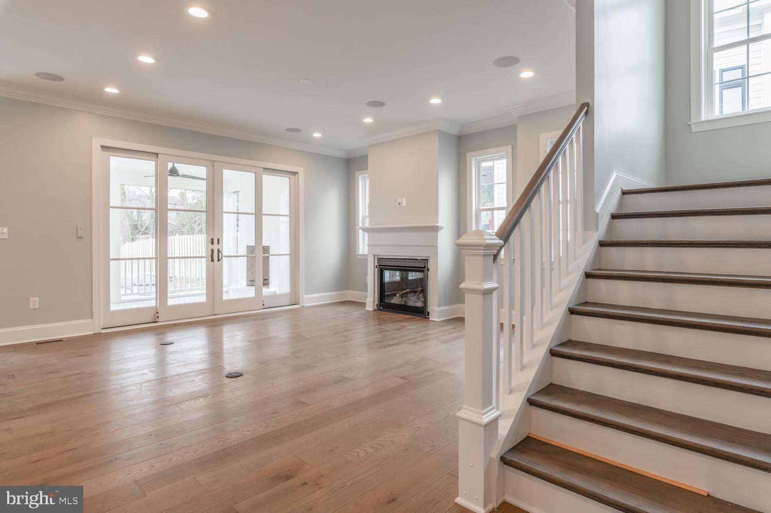 1208 Trinity Drive Alexandria, VA 22314 - Photo 3 of 33