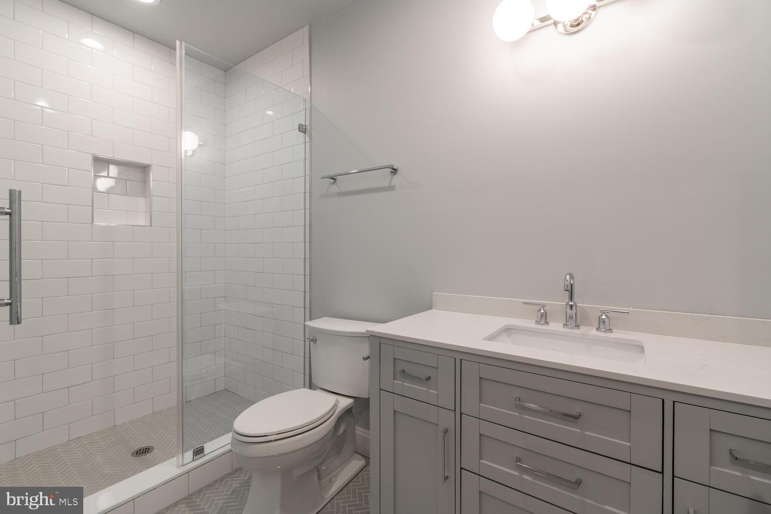 1208 Trinity Drive Alexandria, VA 22314 - Photo 23 of 33