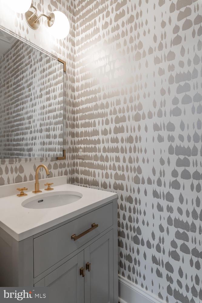 1208 Trinity Drive Alexandria, VA 22314 - Photo 26 of 33