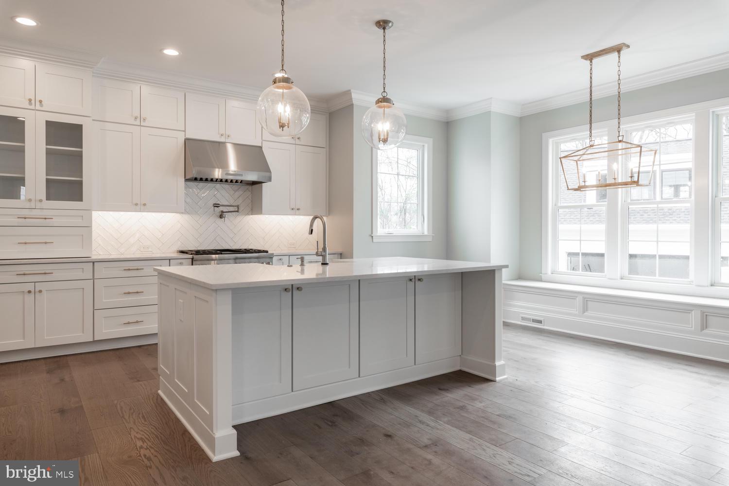 1208 Trinity Drive Alexandria, VA 22314 - Photo 5 of 33