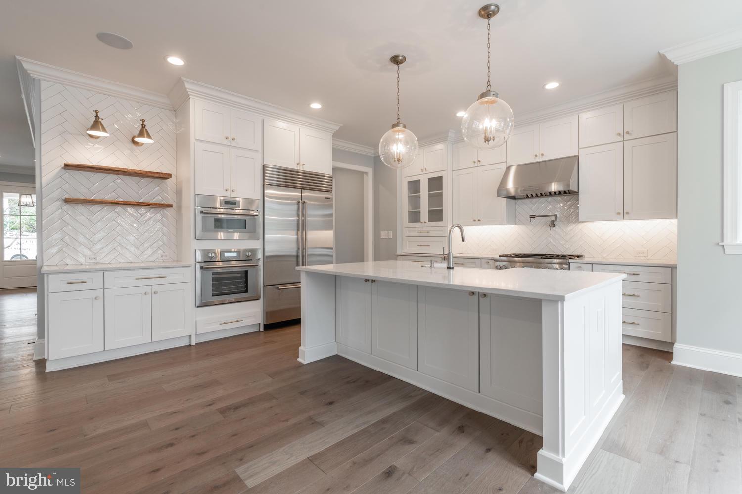 1208 Trinity Drive Alexandria, VA 22314 - Photo 6 of 33