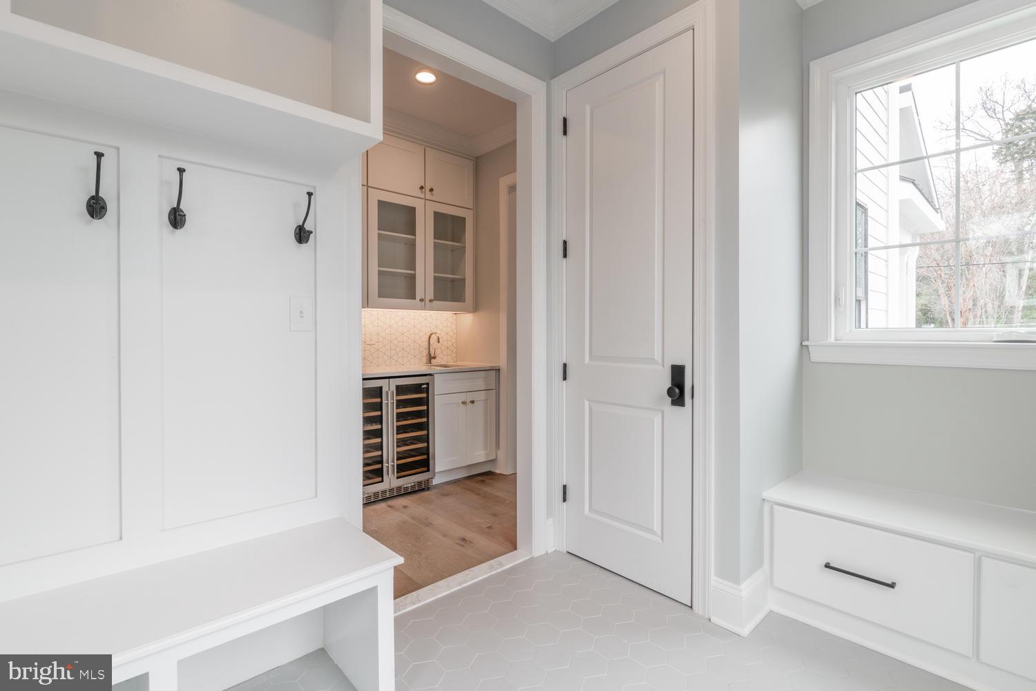 1208 Trinity Drive Alexandria, VA 22314 - Photo 8 of 33