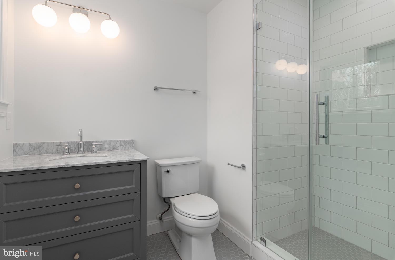 1208 Trinity Drive Alexandria, VA 22314 - Photo 10 of 33