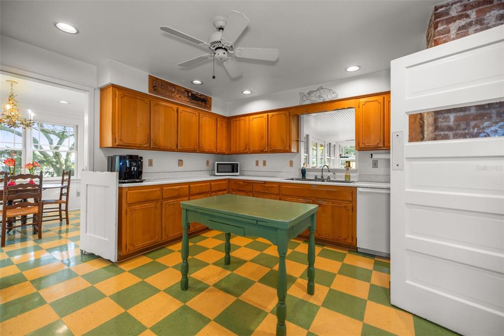 458 Scotland Street Dunedin, FL 34698 - Photo 12 of 91