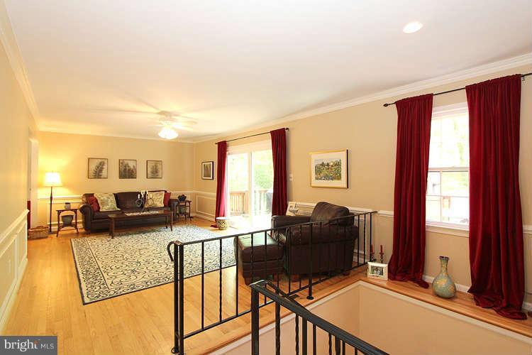 11519 Running Cedar Road Reston, VA 20191 - Photo 12 of 30 Living Room