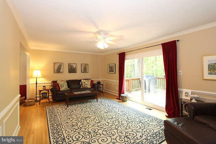 11519 Running Cedar Road Reston, VA 20191 - Photo 13 of 30 Living Room