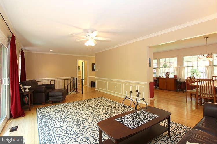 11519 Running Cedar Road Reston, VA 20191 - Photo 14 of 30 Living Room