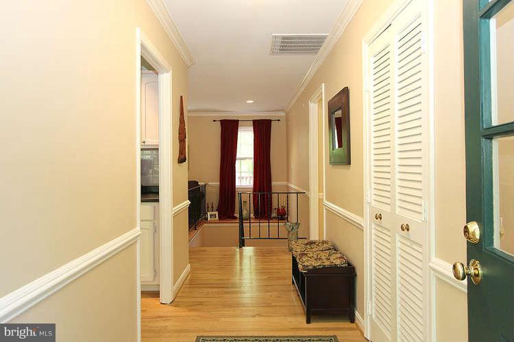 11519 Running Cedar Road Reston, VA 20191 - Photo 3 of 30 Interior (General)