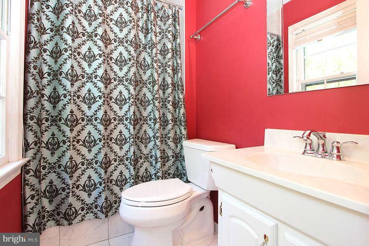 11519 Running Cedar Road Reston, VA 20191 - Photo 22 of 30 Bath (Master)