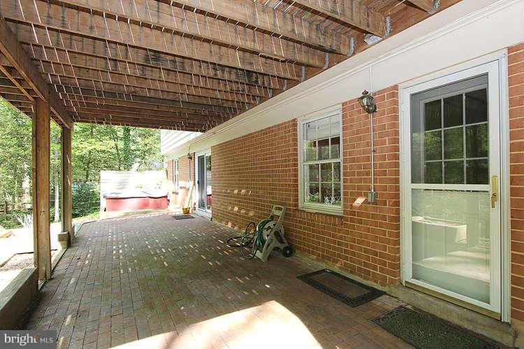 11519 Running Cedar Road Reston, VA 20191 - Photo 28 of 30 Exterior (Rear)