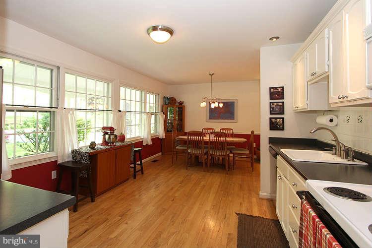 11519 Running Cedar Road Reston, VA 20191 - Photo 4 of 30 Kitchen