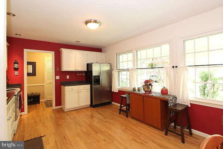 11519 Running Cedar Road Reston, VA 20191 - Photo 7 of 30 Kitchen