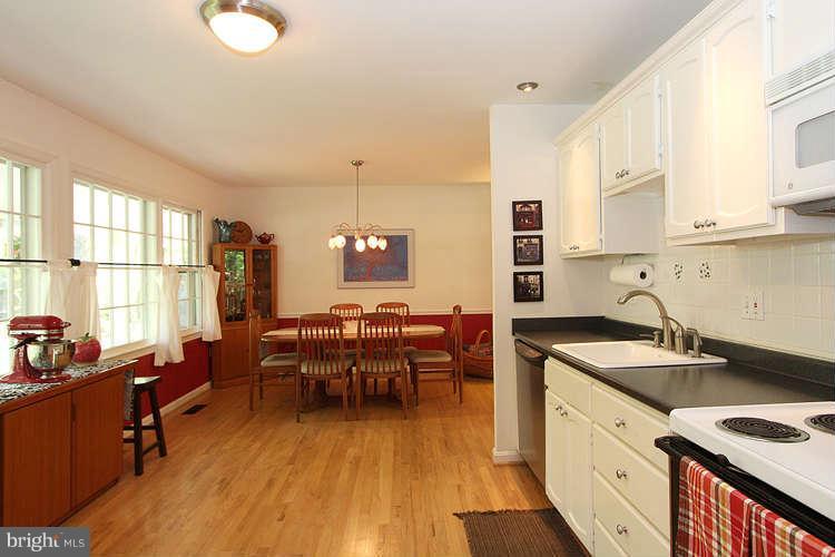 11519 Running Cedar Road Reston, VA 20191 - Photo 9 of 30 Kitchen