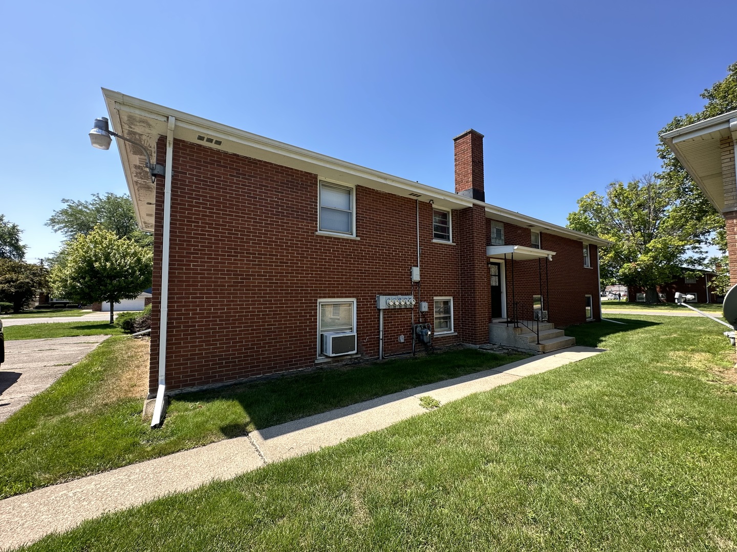 1585 West Station Street Kankakee, IL 60901 - Photo 2 of 12 a front view of a house with garden