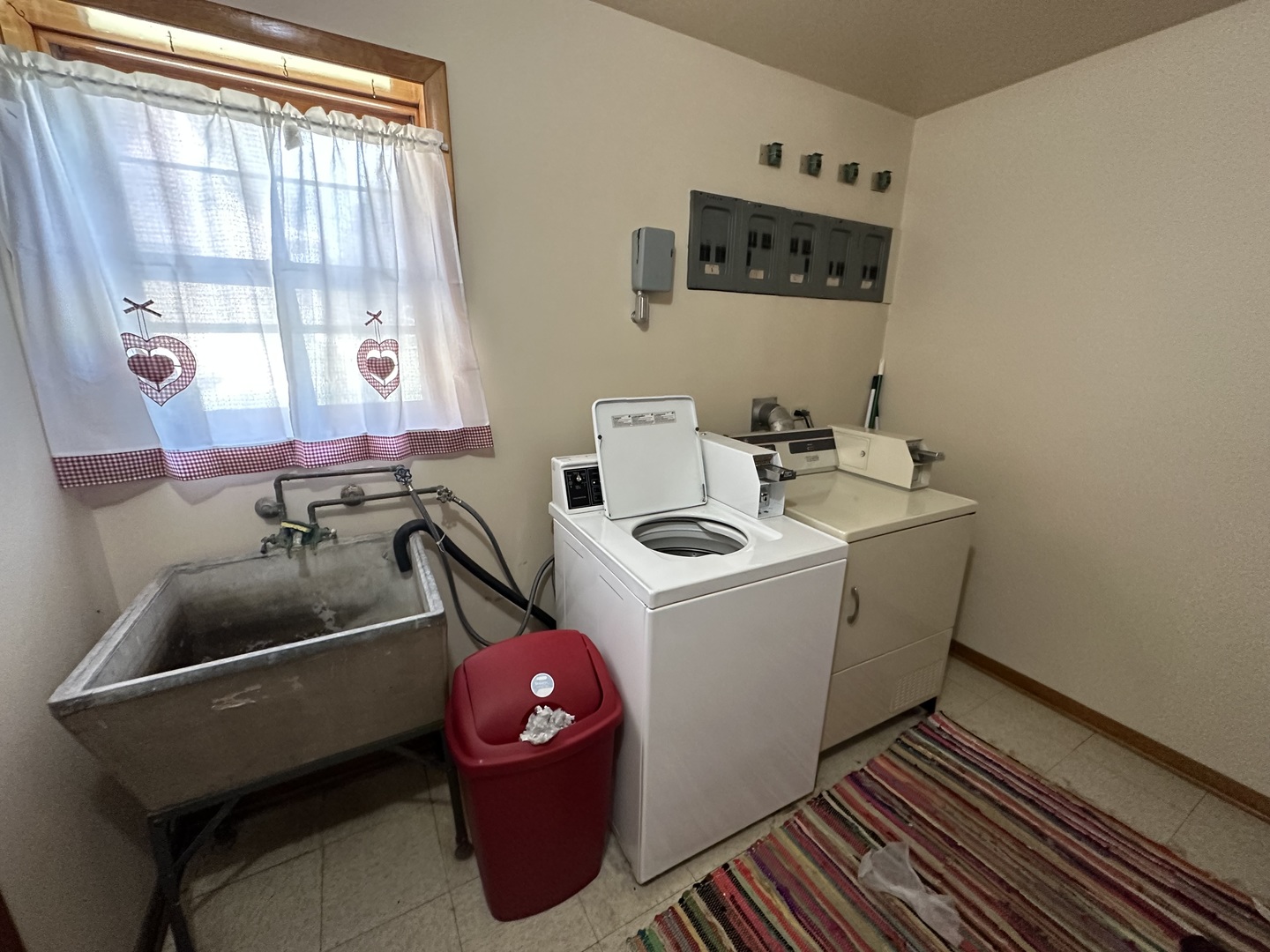 1585 West Station Street Kankakee, IL 60901 - Photo 7 of 12 a room with a washing machine and sink