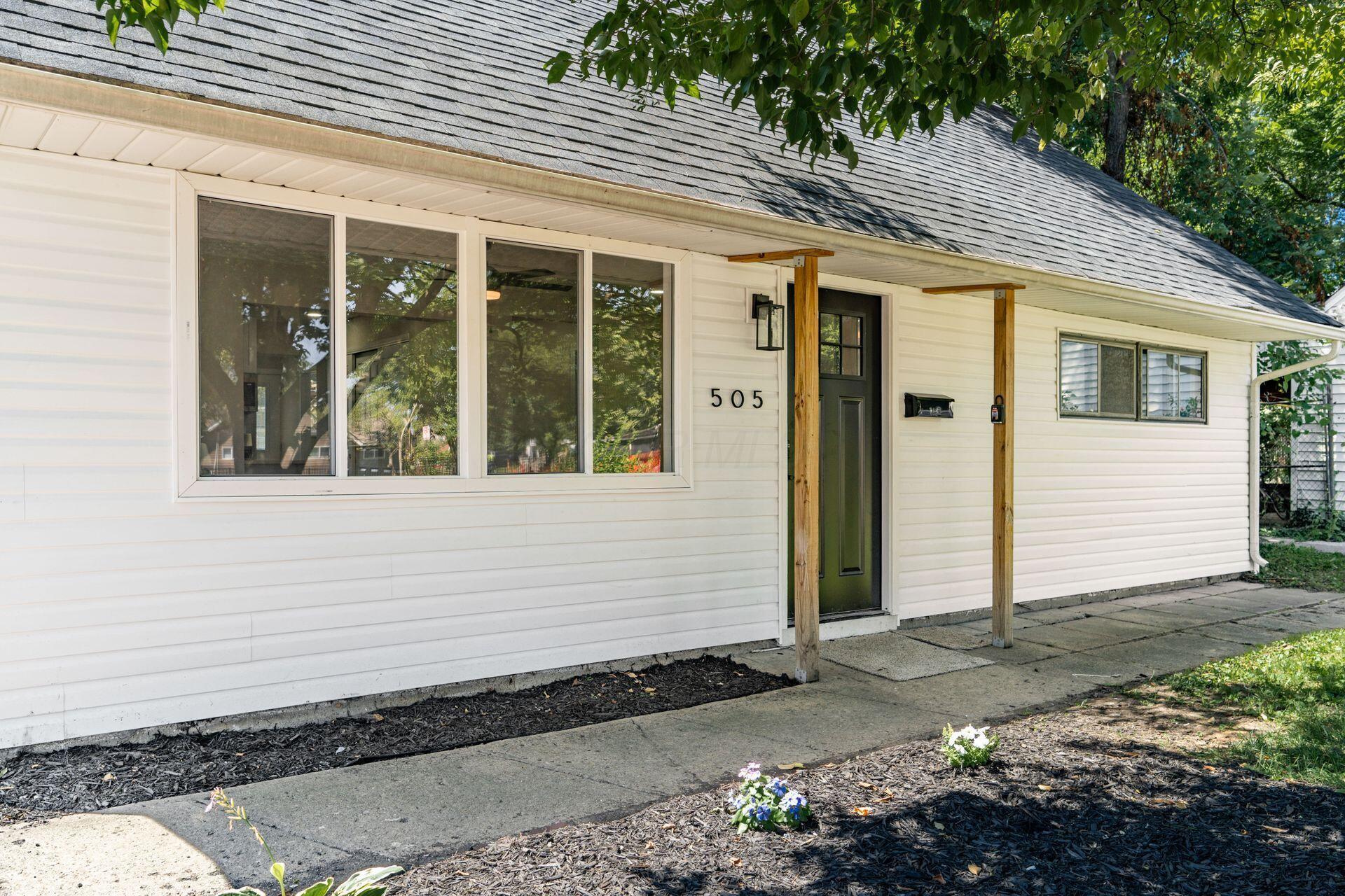 505 Beechwood Road Columbus, OH 43213 - Photo 4 of 40 Featuring new siding