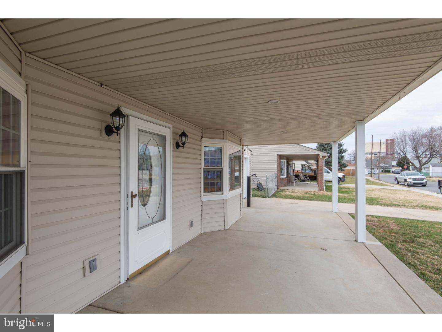 2817 Narcissus Road Philadelphia, PA 19154 - Photo 4 of 25 Gallery Image 4