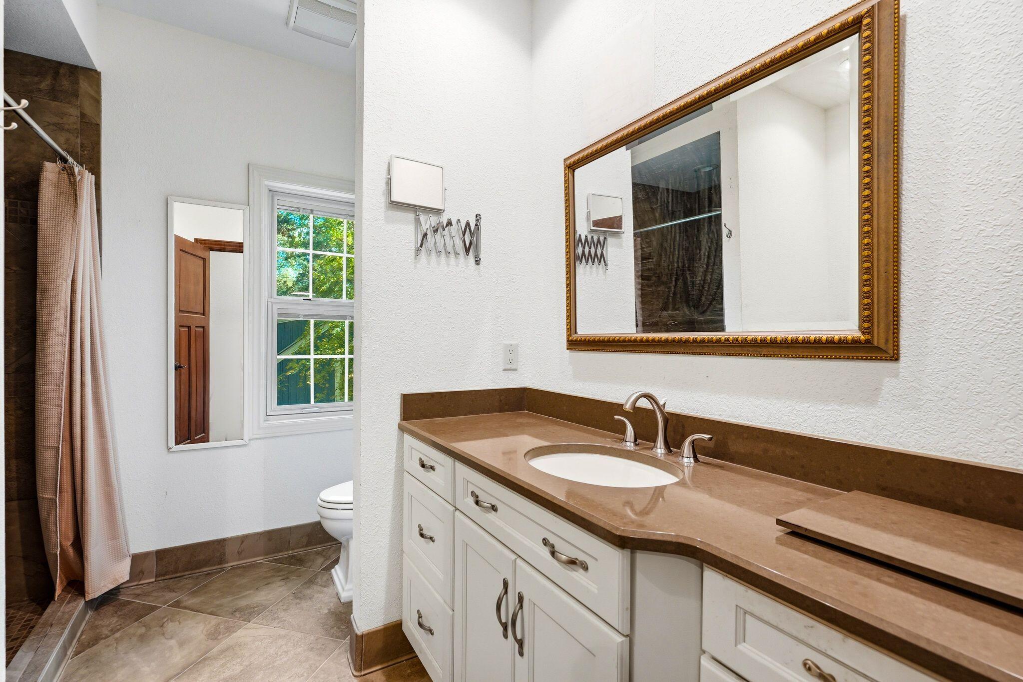 2125 North Peninsula Road Summit, WI 53066 - Photo 22 of 39 2nd Floor Bathroom