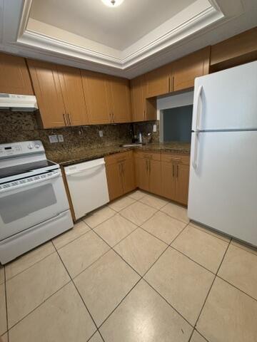 9338 Southwest 3rd Street, Unit 508 Boca Raton, FL 33428 - Photo 15 of 18 652050E8-539F-4A1A-9432-15DEF454C5BB_4_5