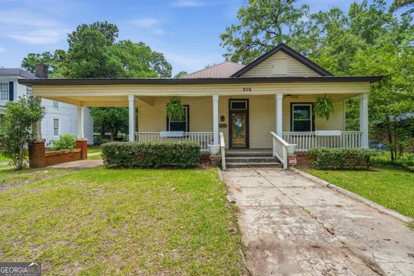 $215,000 | 202 Everett Square, Fort Valley, GA 31030